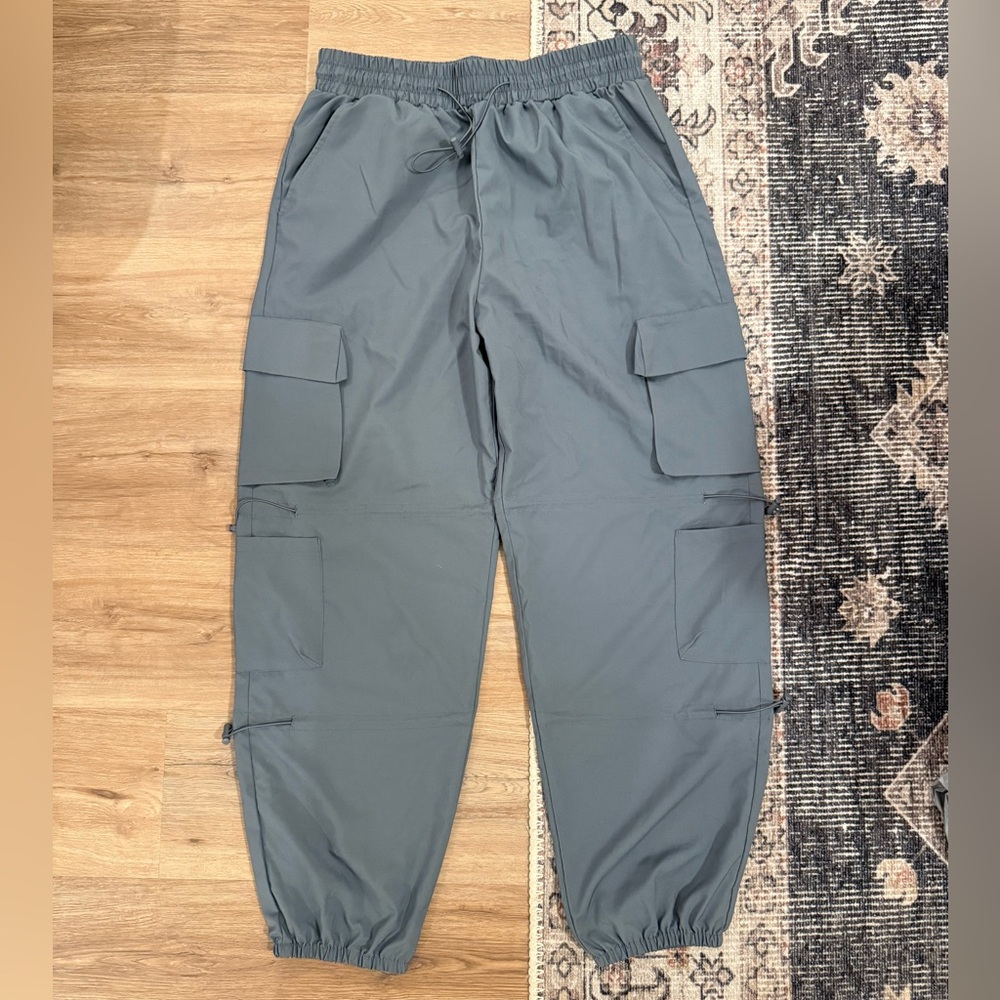 Women’s Gray Cargo Pants